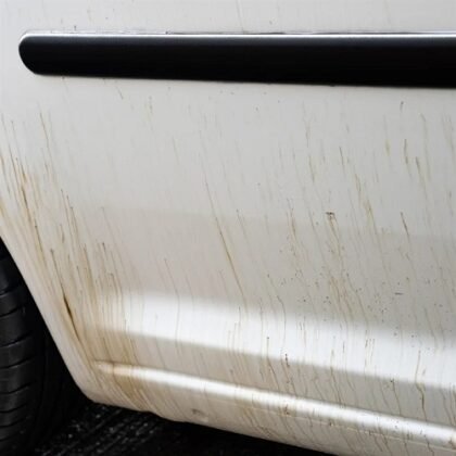 Tẩy Nhựa Đường Dính Vào Xe | Gói Detailing Làm Sạch Chuyên Sâu Tại Quận 2
